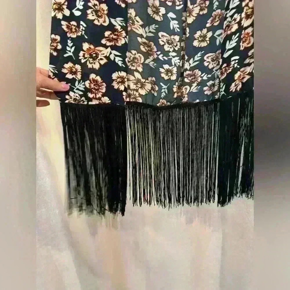 Women’s Katia Throw Over - Picture 2 of 9